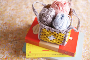 Yellow-granny-square-crochet-basket-3-1