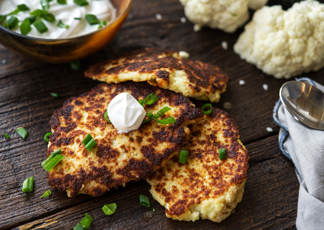 Вегетарианские котлеты. Cauliflower Fritters. Вегетарианский шницель. Капустные котлеты Веганские. Веганские котлеты на гриле.